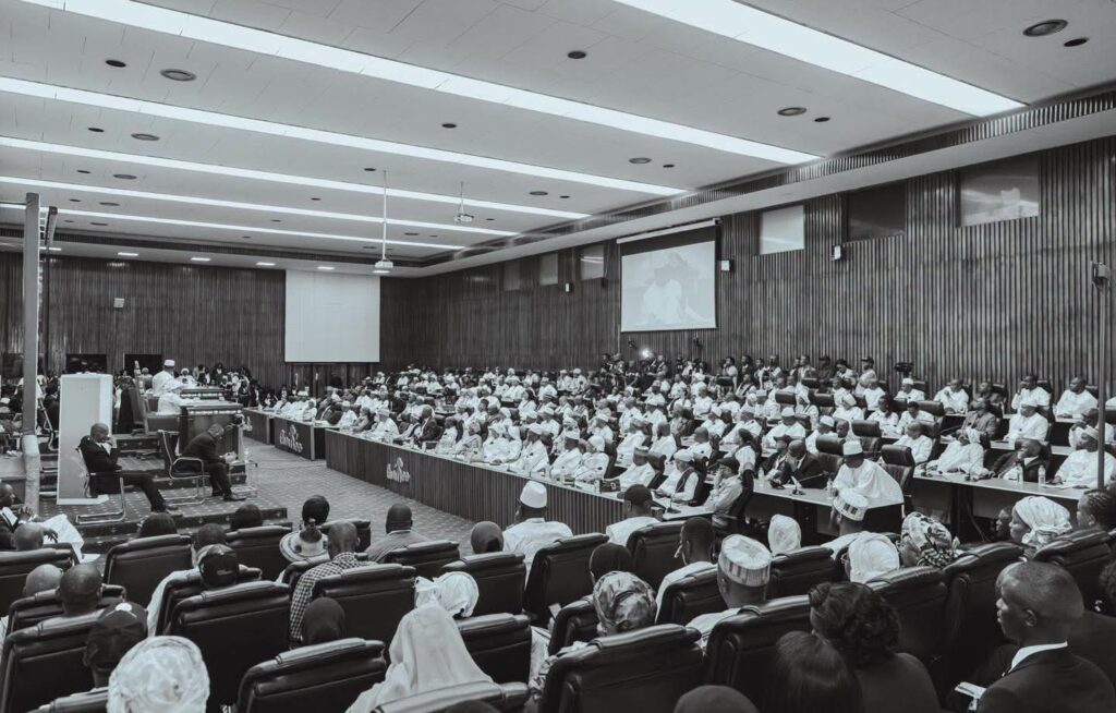 Image de la première session inaugurale de la première assemblée nationale de la Ve République.
